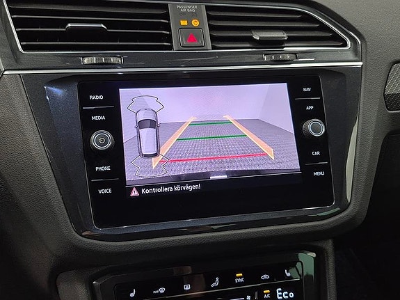 Volkswagen Tiguan 8 of 12