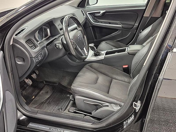 Volvo S60 2 of 7