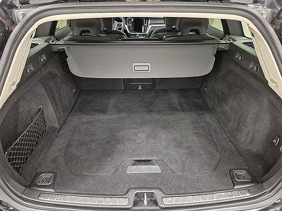 Volvo V60 Cross Country 9 of 11