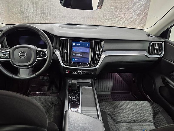 Volvo V60 Cross Country 6 of 11