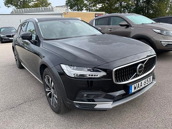 Volvo V90 Cross Country 2 of 5