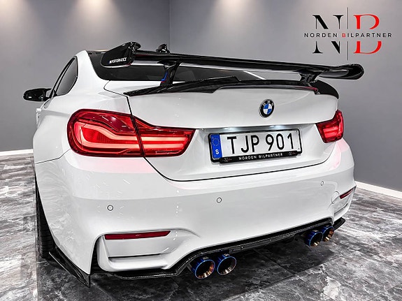 BMW M4 6 of 30