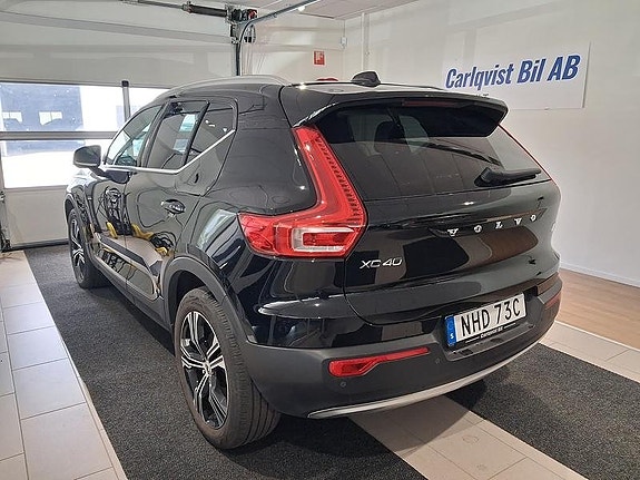 Volvo XC40 2 of 6