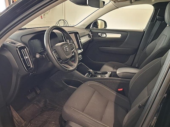 Volvo XC40 4 of 6