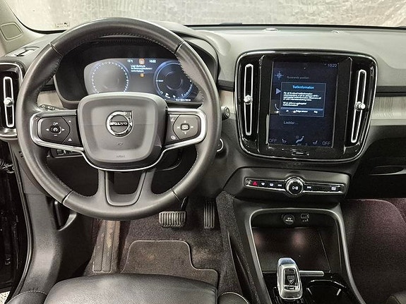 Volvo XC40 6 of 8
