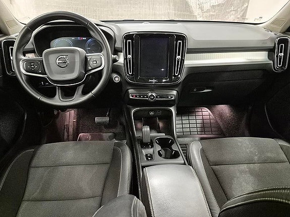 Volvo XC40 6 of 11