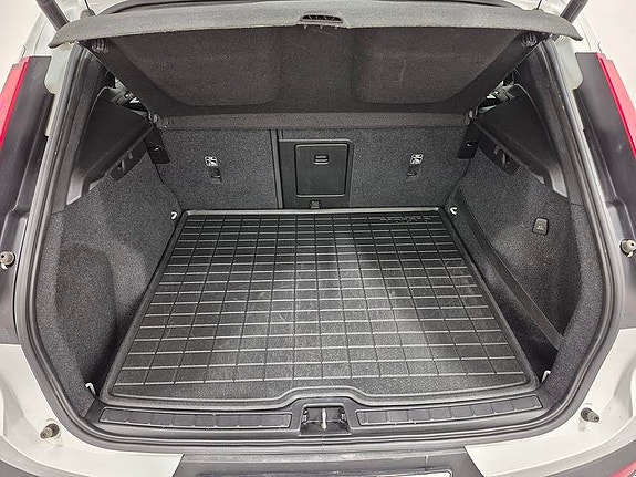 Volvo XC40 9 of 11