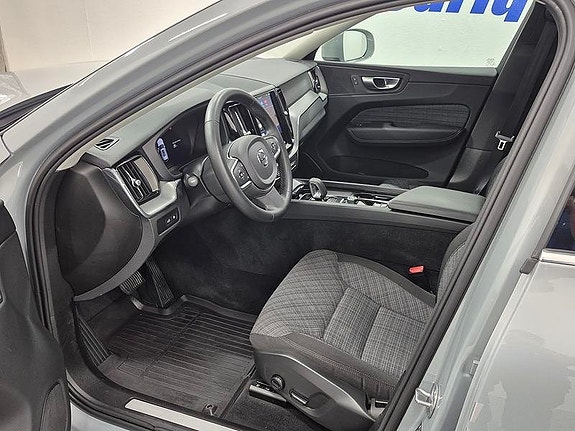 Volvo XC60 2 of 11
