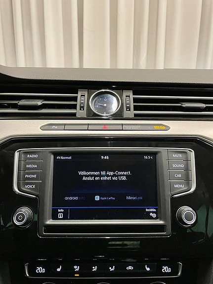Volkswagen Passat Alltrack 9 of 23