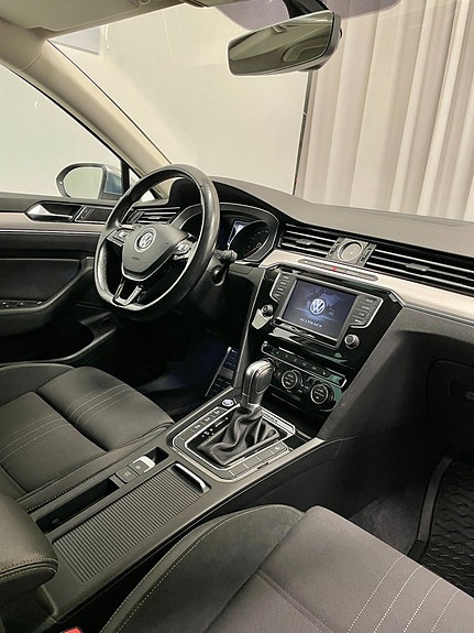 Volkswagen Passat Alltrack 14 of 23