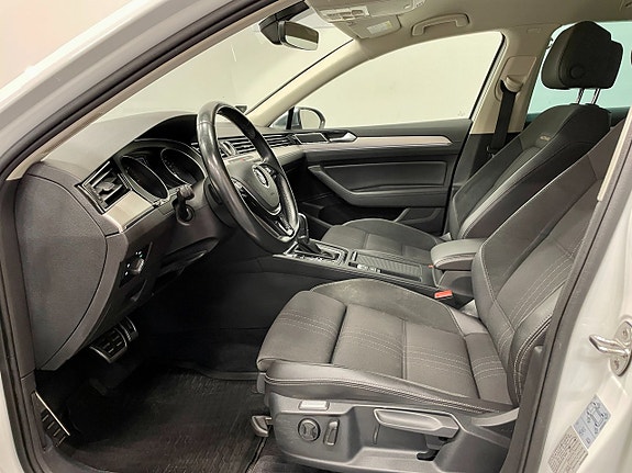 Volkswagen Passat Alltrack 16 of 23