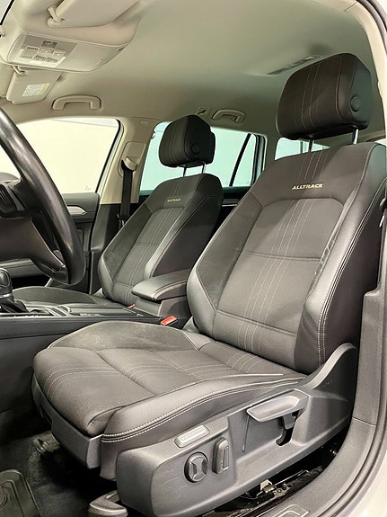 Volkswagen Passat Alltrack 17 of 23