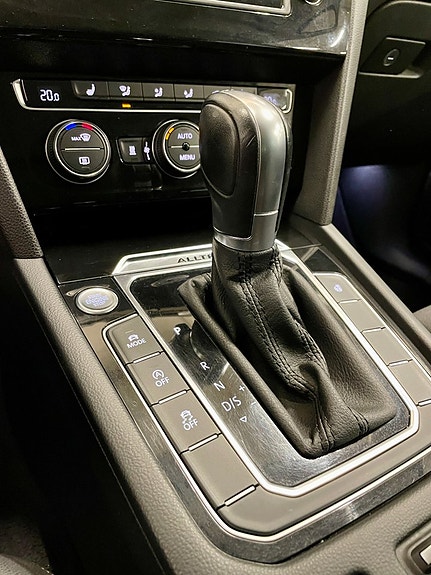Volkswagen Passat Alltrack 12 of 23
