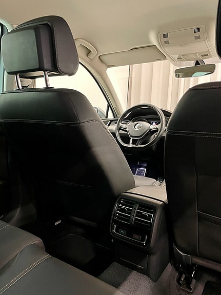 Volkswagen Passat Alltrack 18 of 23