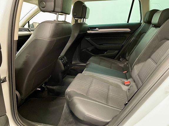 Volkswagen Passat Alltrack 19 of 23