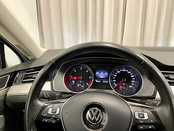 Volkswagen Passat Alltrack 7 of 23