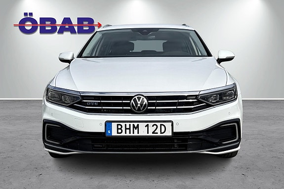 Volkswagen Passat 2 of 12