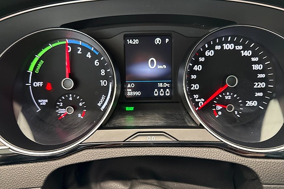 Volkswagen Passat 11 of 12