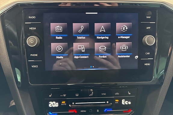 Volkswagen Passat 10 of 12