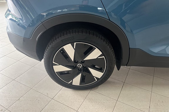 Volvo EX40 12 of 29