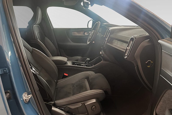 Volvo EX40 10 of 29