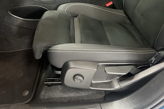 Volvo EX40 18 of 29