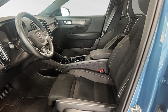 Volvo EX40 7 of 29