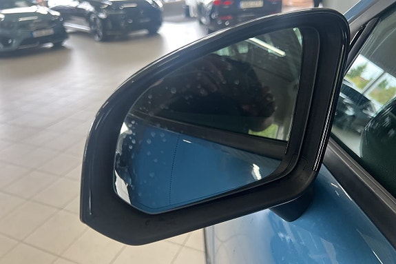 Volvo EX40 16 of 29