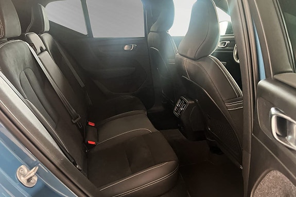 Volvo EX40 11 of 29