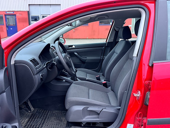 Volkswagen Golf V 9 of 16