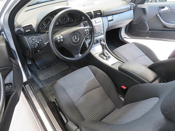 Mercedes-Benz C180 7 of 8