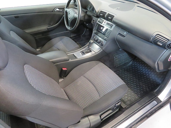 Mercedes-Benz C180 5 of 8