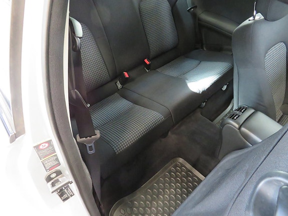 Mercedes-Benz C180 6 of 8