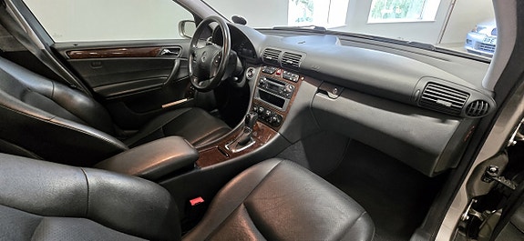 Mercedes-Benz C180 6 of 8