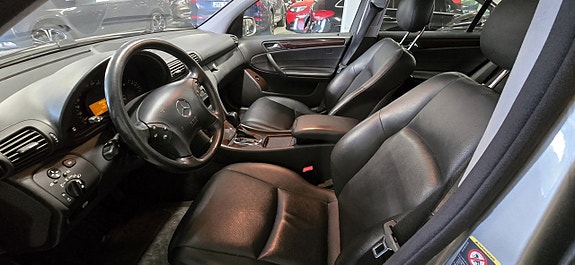 Mercedes-Benz C180 4 of 8