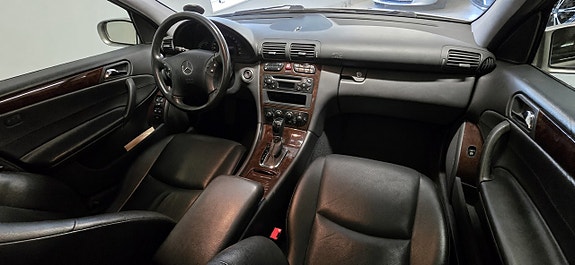 Mercedes-Benz C180 7 of 8