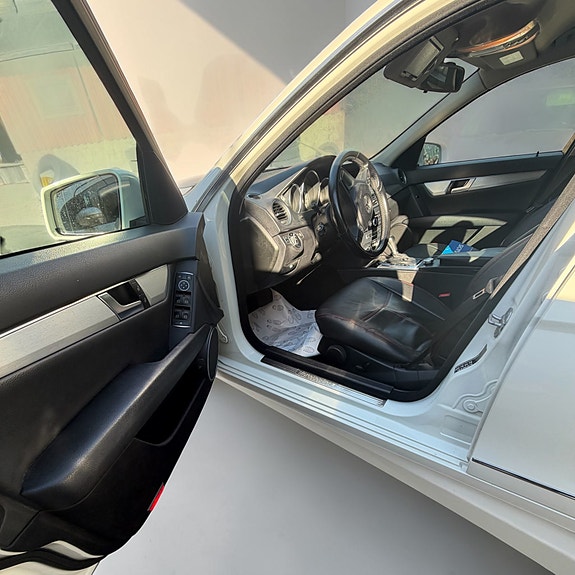 Mercedes-Benz C180 8 of 15