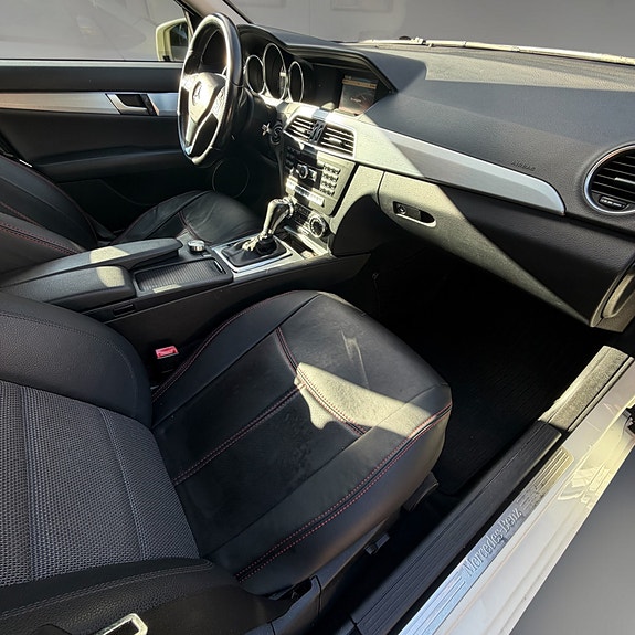 Mercedes-Benz C180 13 of 15