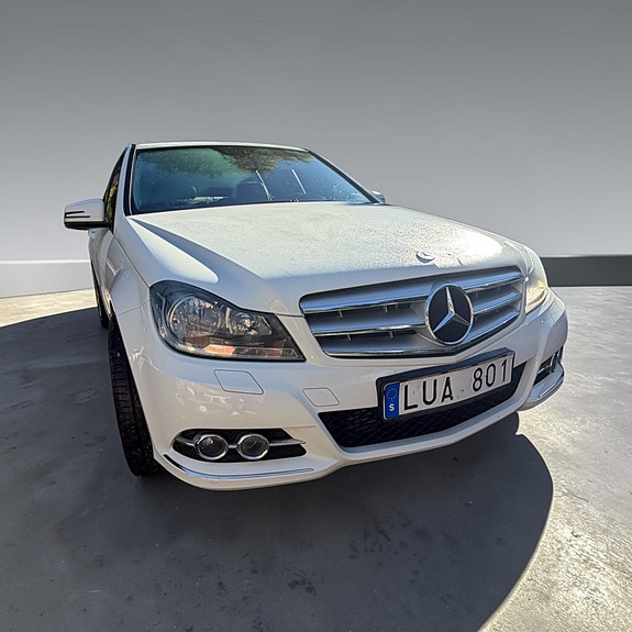 Mercedes-Benz C180 2 of 15