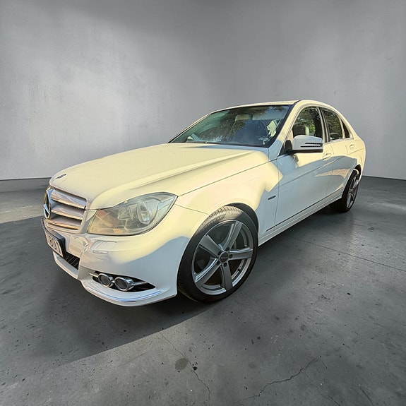 Mercedes-Benz C180 3 of 15