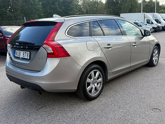 VOLVO V60 T4F 180CH - ETHANOL - POWERSHIFT - MOMENTUM - ATTELAGE - 166.000 KMS