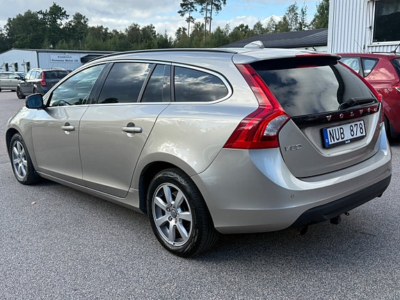 VOLVO V60 T4F 180CH - ETHANOL - POWERSHIFT - MOMENTUM - ATTELAGE - 166.000 KMS