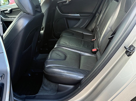 VOLVO V60 T4F 180CH - ETHANOL - POWERSHIFT - MOMENTUM - ATTELAGE - 166.000 KMS