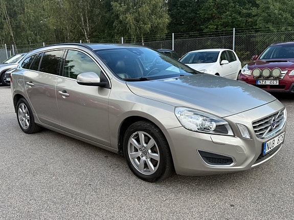 VOLVO V60 T4F 180CH - ETHANOL - POWERSHIFT - MOMENTUM - ATTELAGE - 166.000 KMS