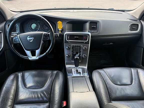 VOLVO V60 T4F 180CH - ETHANOL - POWERSHIFT - MOMENTUM - ATTELAGE - 166.000 KMS