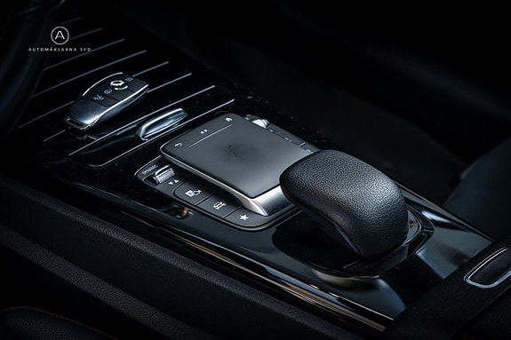 Mercedes-Benz CLA250 e 10 of 23