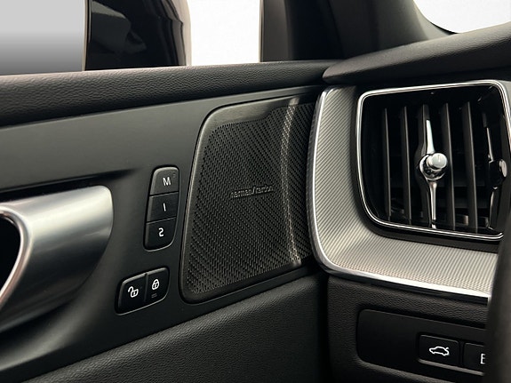 Volvo XC60 17 of 30