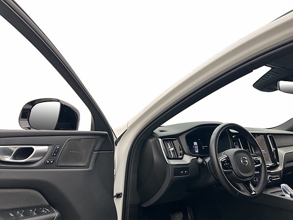 Volvo XC60 13 of 30