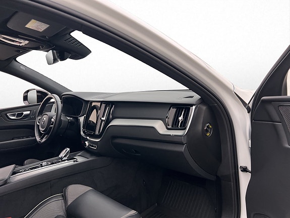 Volvo XC60 30 of 30
