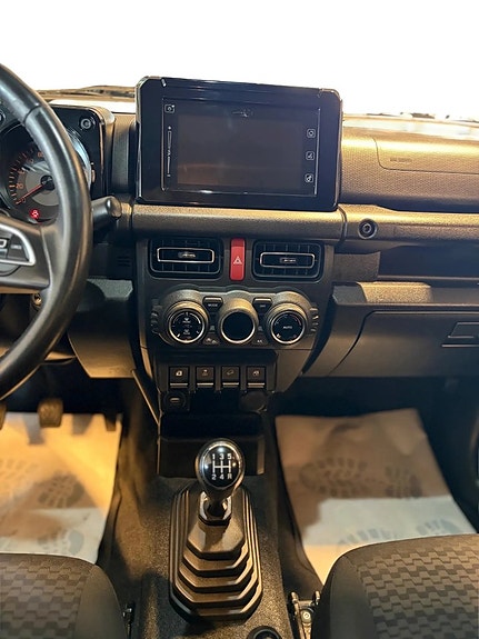 Suzuki Jimny 10 of 13